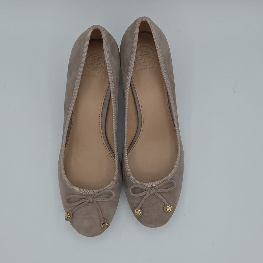Tory Burch Claire Taupe Suede Low Block Heel Pumps Round Toe Bow Shoes 9.5 - Picture 4 of 8